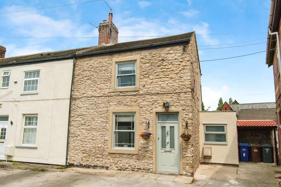 2 bedroom End Terrace House for sale