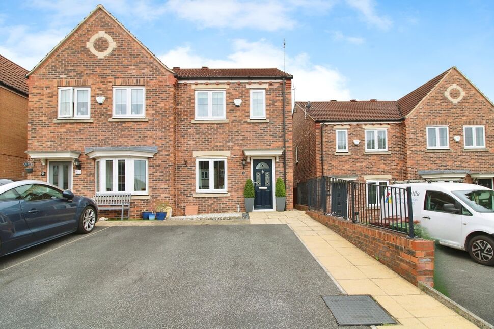 Main image of 2 bedroom Semi Detached House for sale, Holywell Avenue, Castleford, West Yorkshire, WF10