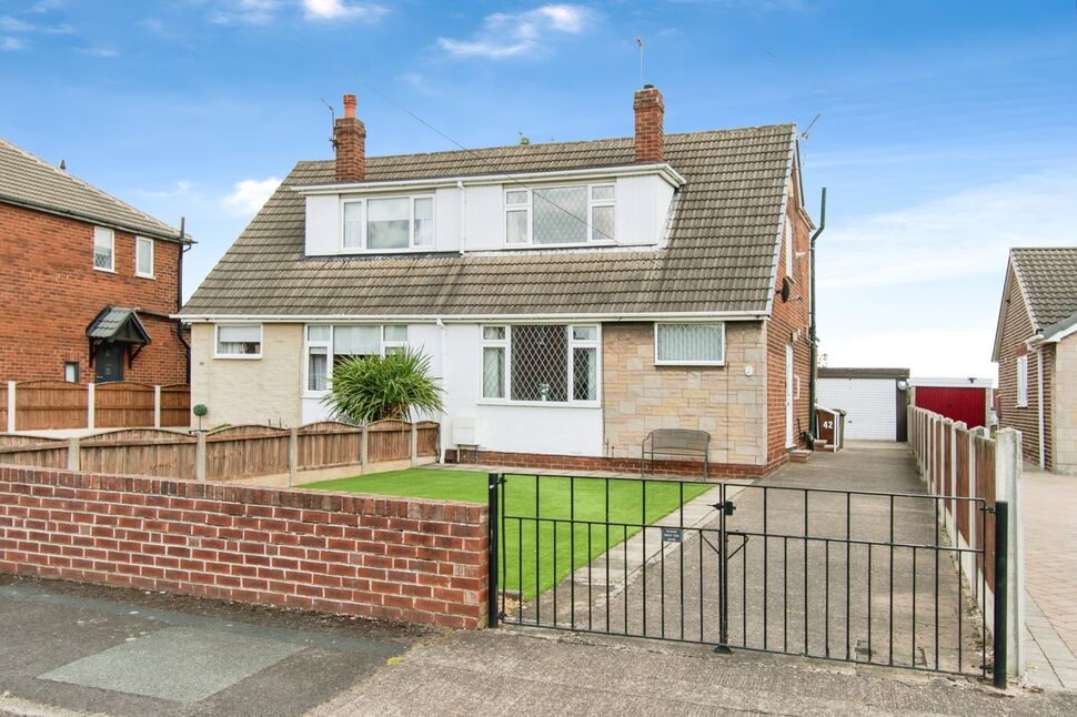 Main image of 2 bedroom Semi Detached House for sale, Smithson Avenue, Castleford, West Yorkshire, WF10