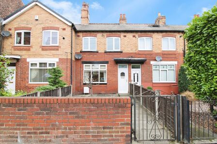 3 bedroom Mid Terrace House for sale