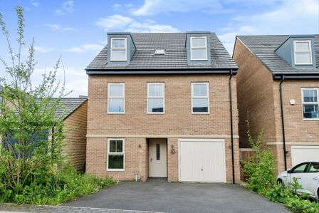 5 bedroom Detached House to rent