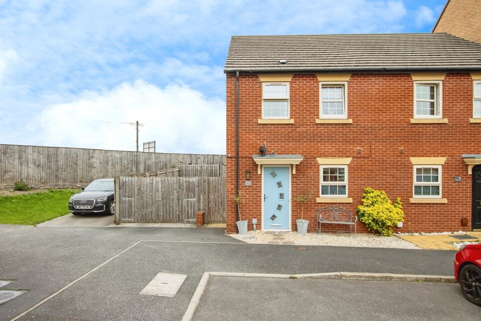 Main image of 3 bedroom Semi Detached House for sale, Fallbrook Road, Castleford, West Yorkshire, WF10