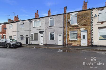 Crossley Street, 2 bedroom Mid Terrace House to rent, &pound;795 pcm