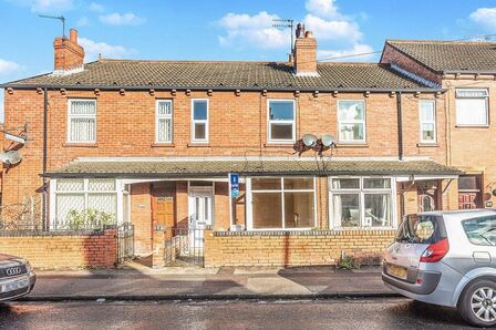 2 bedroom Mid Terrace House for sale