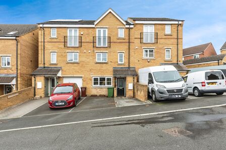 4 bedroom Mid Terrace House for sale