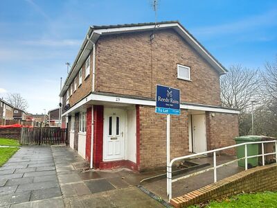 Pine Close, 2 bedroom  Flat to rent, £725 pcm