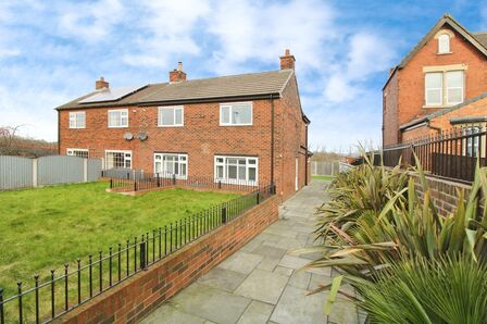Leeds Road, 3 bedroom Semi Detached House for sale, £220,000