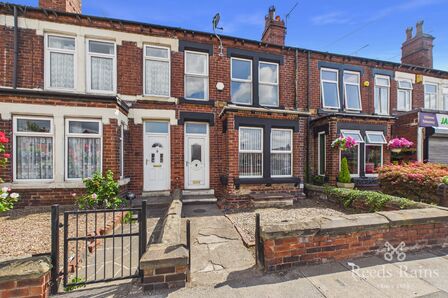 Pontefract Road, 3 bedroom Mid Terrace House to rent, &pound;1,100 pcm