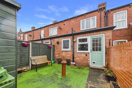 Smawthorne Grove, 2 bedroom Mid Terrace House to rent, &pound;850 pcm