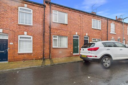 2 bedroom Mid Terrace House to rent