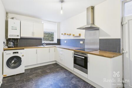 3 bedroom Mid Terrace House for sale