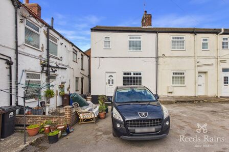 2 bedroom End Terrace House for sale