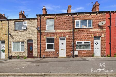2 bedroom Mid Terrace House to rent