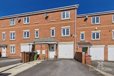 Mill Place, 3 bedroom Mid Terrace House to rent, &pound;1,250 pcm