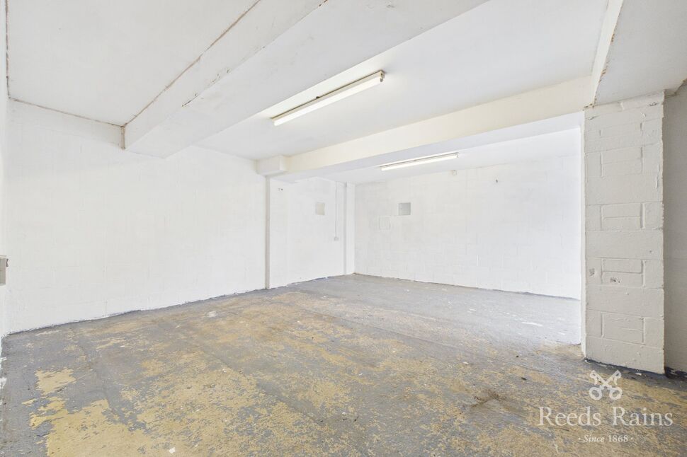 Garages & Workshop