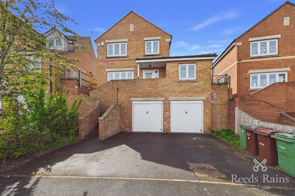 Main image of 4 bedroom Detached House for sale, Wood Lane, Castleford, West Yorkshire, WF10