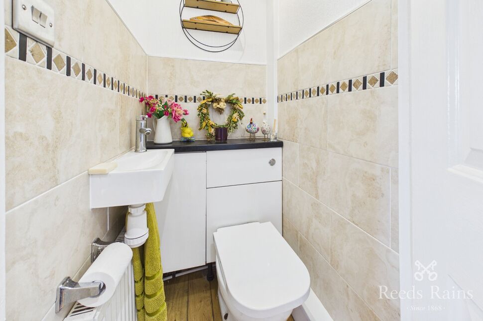 Cloakroom / WC