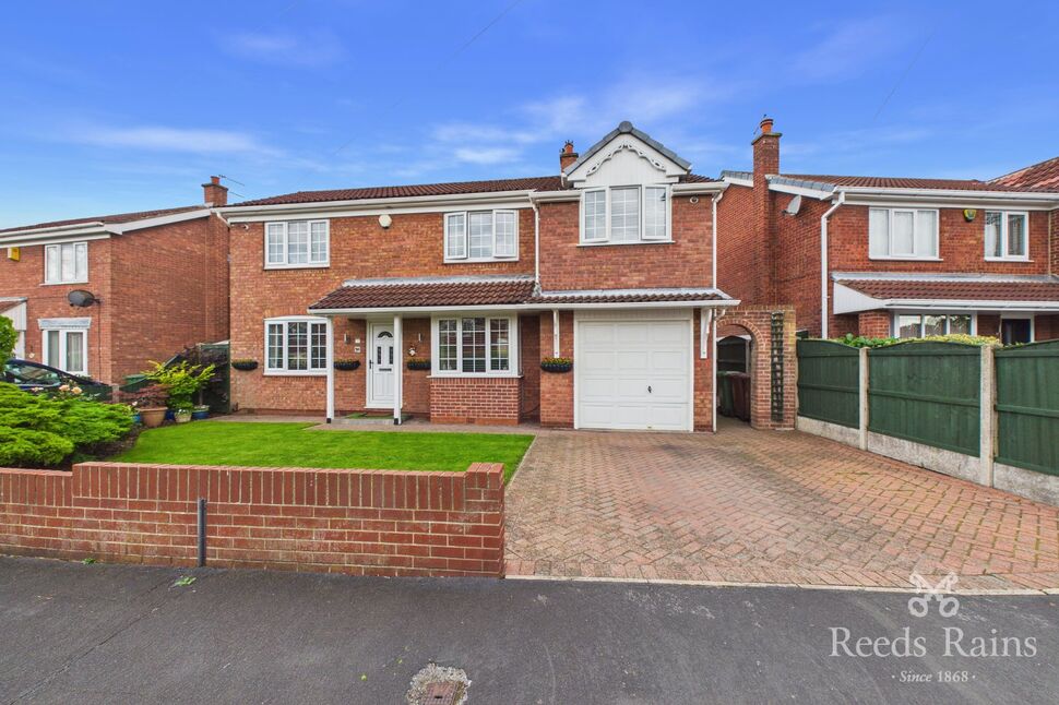 Main image of 4 bedroom Detached House for sale, Hillcrest Road, Castleford, West Yorkshire, WF10