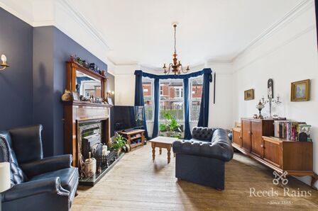 4 bedroom Mid Terrace House for sale