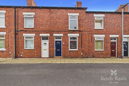 Grafton Street, 2 bedroom Mid Terrace House to rent, &pound;825 pcm