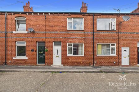 2 bedroom Mid Terrace House to rent