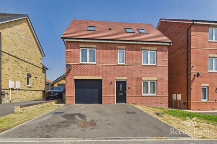 4 bedroom Detached House to rent