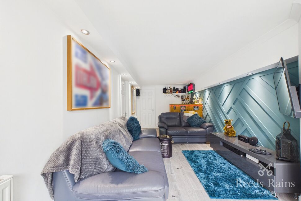 Sitting Room / Bed 4