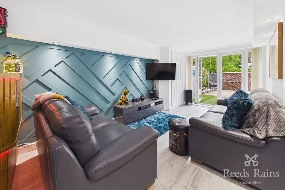 Sitting Room / Bed 4