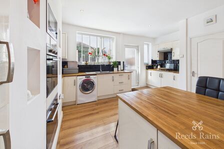2 bedroom End Terrace House for sale