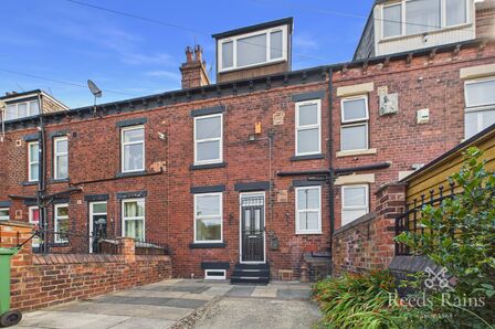 2 bedroom Mid Terrace House to rent