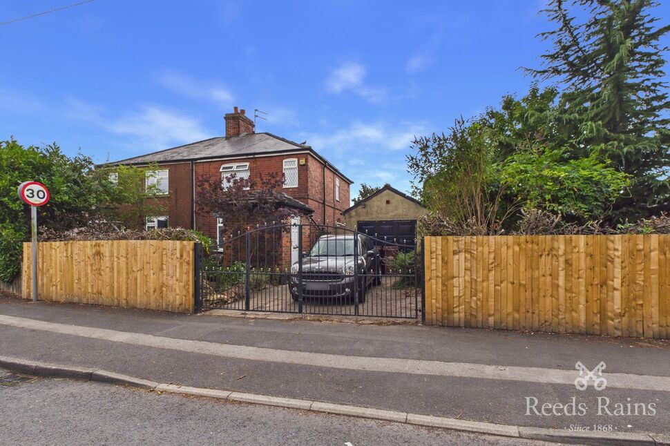 Main image of 2 bedroom Semi Detached House for sale, Wheatcroft, Castleford, West Yorkshire, WF10