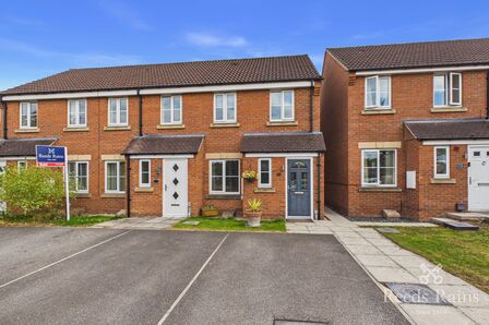 2 bedroom Mid Terrace House for sale