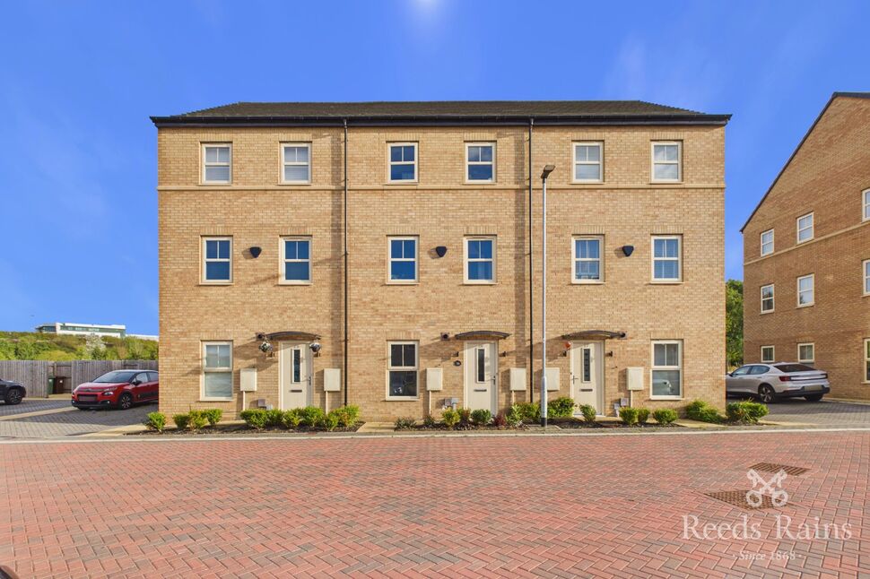 Main image of 2 bedroom Mid Terrace House for sale, Huntingdon Street, Castleford, West Yorkshire, WF10