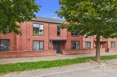 3 bedroom Mid Terrace House for sale