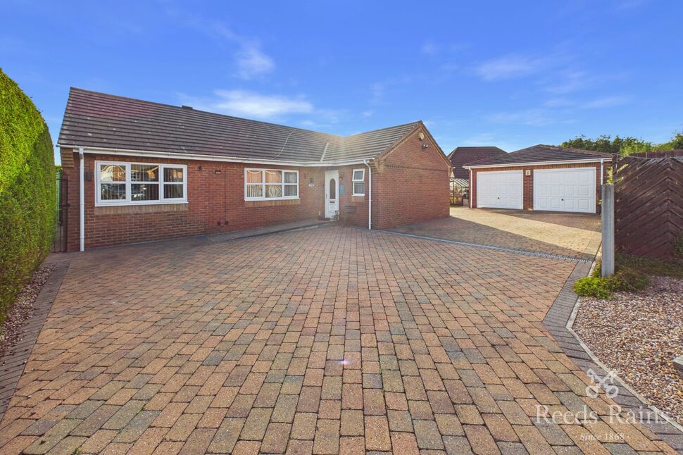 Main image of 4 bedroom Detached Bungalow for sale, Aire Valley Mount, Castleford, West Yorkshire, WF10