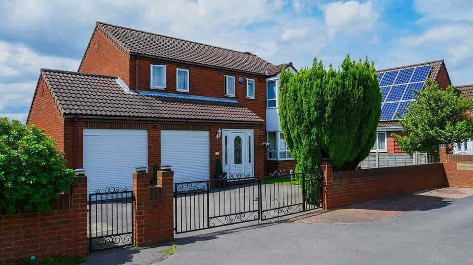 Main image of 4 bedroom Detached House for sale, Fairfield Court, Castleford, West Yorkshire, WF10