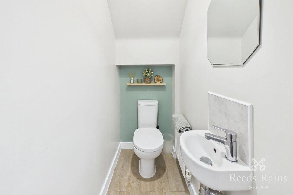 Cloakroom / WC