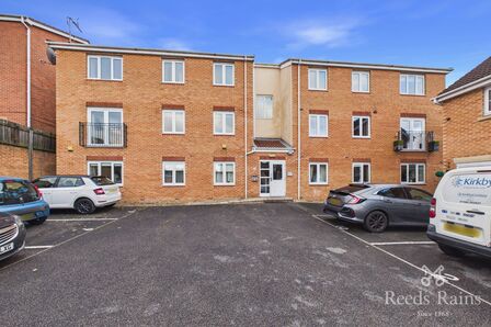 2 bedroom Flat for sale
