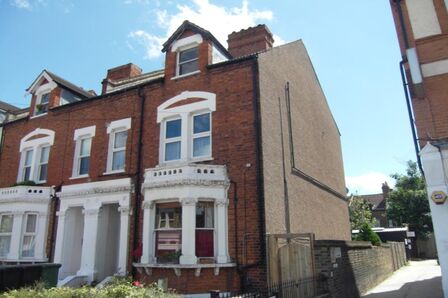 Ringstead Road, 1 bedroom Flat to rent, &pound;1,300 pcm