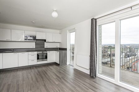Adenmore Road, 2 bedroom  Flat to rent, £1,750 pcm