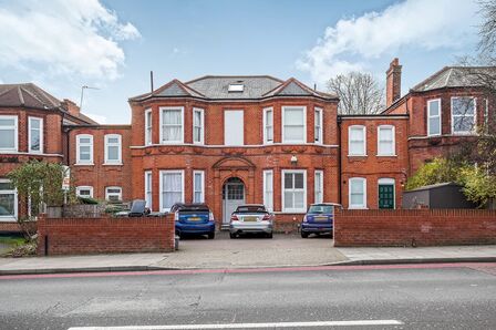 Brownhill Road, 2 bedroom  Flat to rent, £1,550 pcm