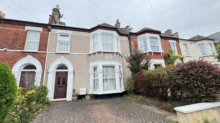 4 bedroom Mid Terrace House for sale