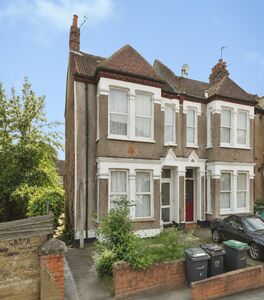 3 bedroom Flat for sale
