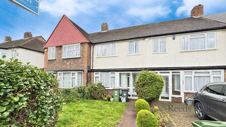 3 bedroom Mid Terrace House for sale