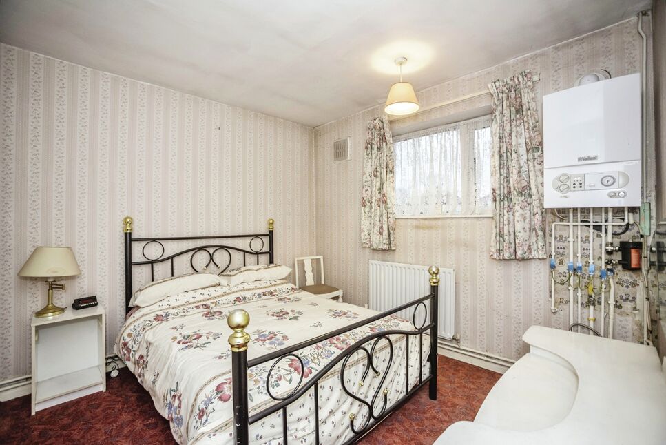 3 bedroom Mid Terrace House for sale, Bromley Road, London, SE6 £395,000