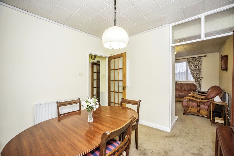 3 bedroom Mid Terrace House for sale, Bromley Road, London, SE6 £395,000