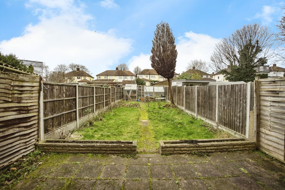3 bedroom Mid Terrace House for sale, Bromley Road, London, SE6 £395,000
