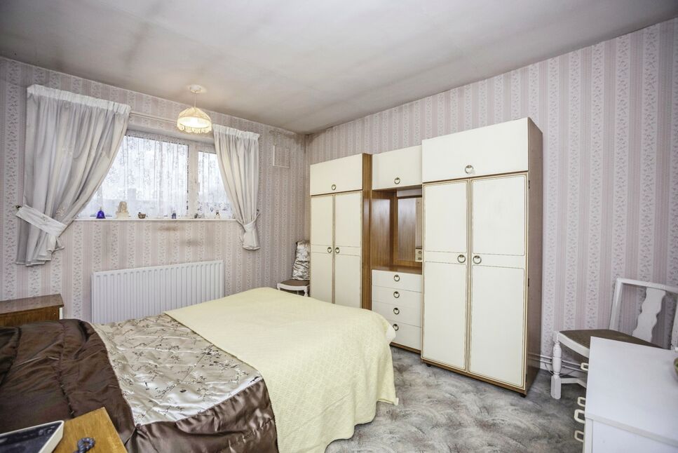 3 bedroom Mid Terrace House for sale, Bromley Road, London, SE6 £395,000