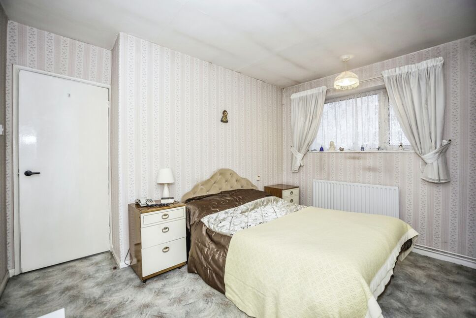 3 bedroom Mid Terrace House for sale, Bromley Road, London, SE6 £395,000