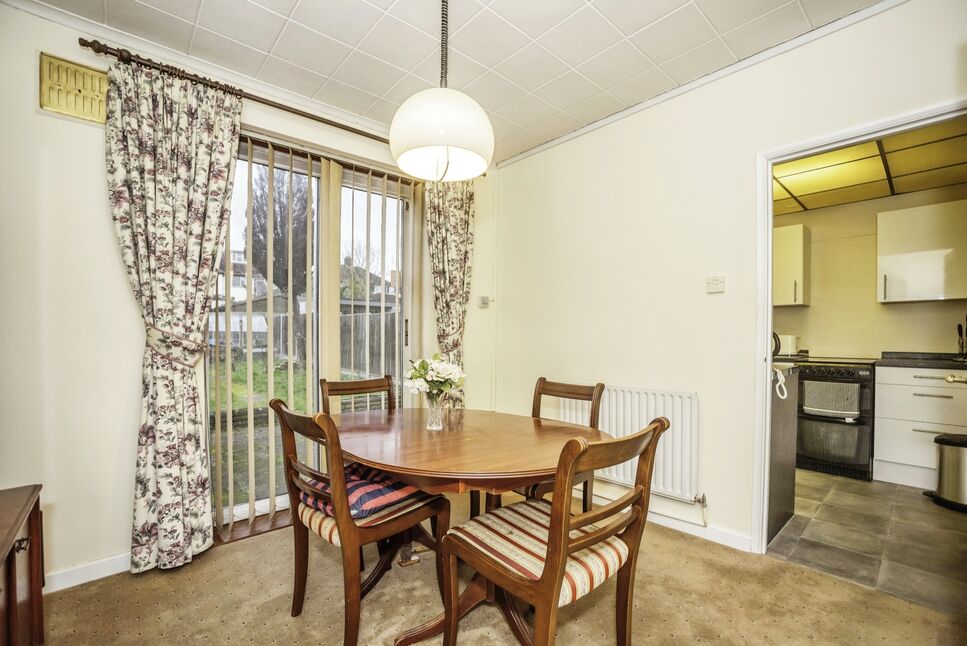 3 bedroom Mid Terrace House for sale, Bromley Road, London, SE6 £395,000